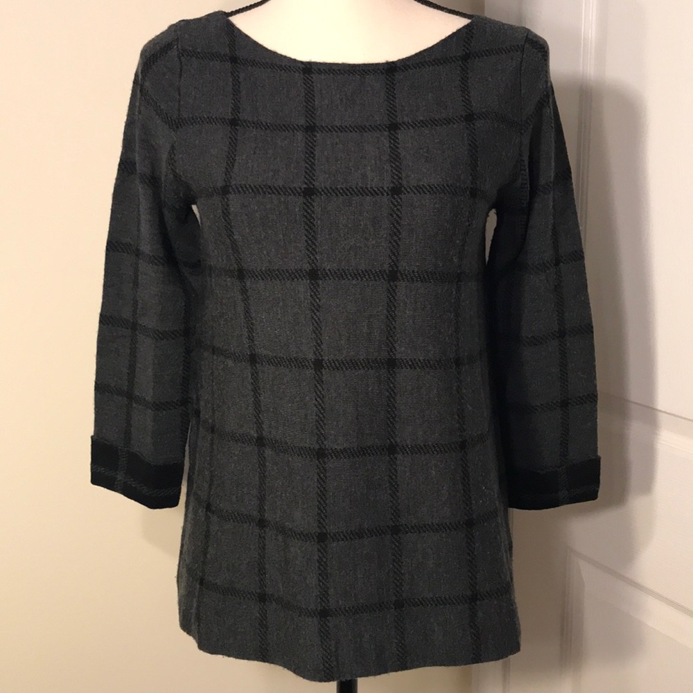 TAHARI 100% Extrafine Merino Wool